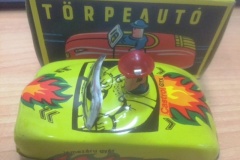 250.TORPEAUTO FIRE CHIEF PUSH HEAD CAR TOY